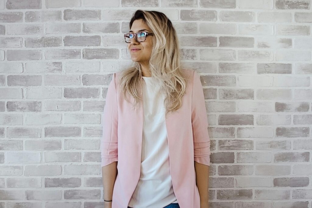 smart flippers woman in pink cardigan